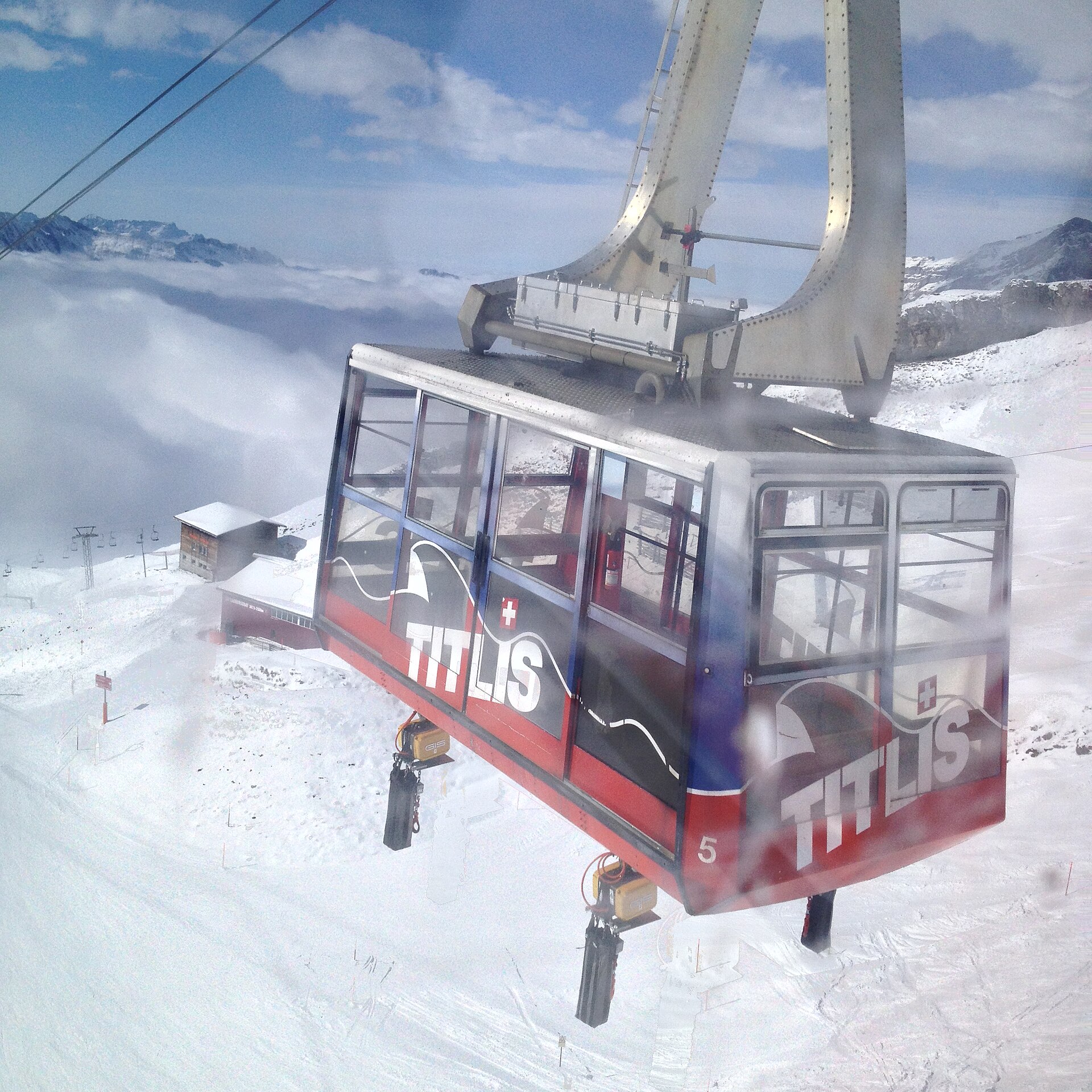 Teleférico e neve no Monte Titlis