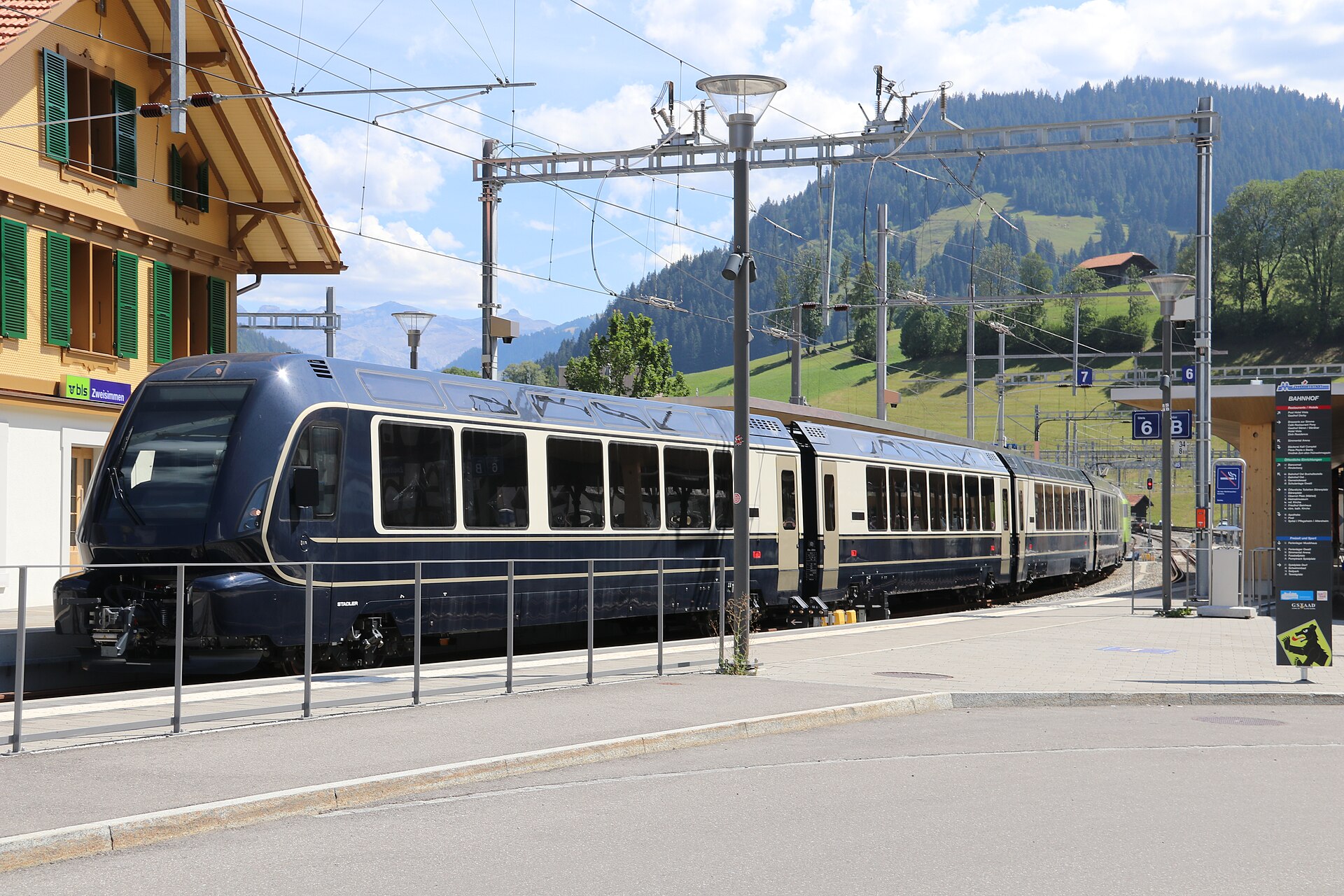 Trem panorâmico GoldenPass Express